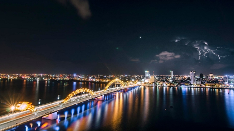 Cầu Rồng phun lửa